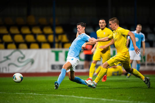 Marcus Antonsson of Malmö FF scores 2-2 in front of Gaber