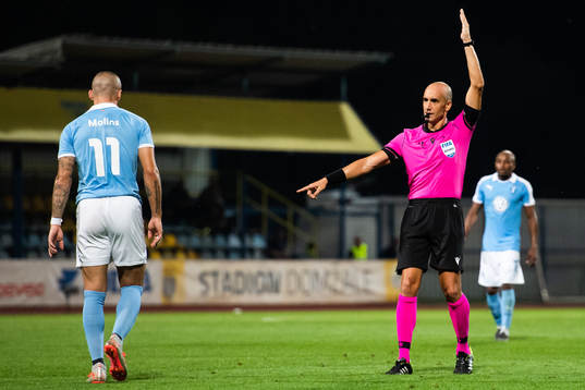 Guillermo Molins of Malmö FF and referee Michael Fabri