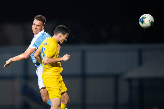 Jonas Knudsen of Malmö FF and Tonic Mujan of Domzale