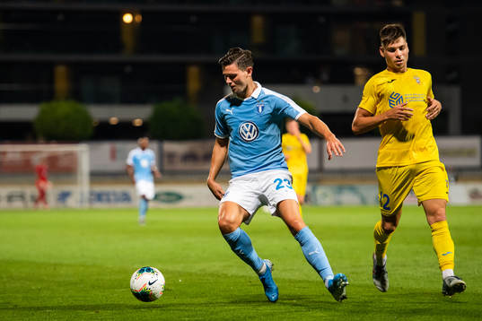 Marcus Antonsson of Malmö FF and <Gregor Sikosek of Domzale