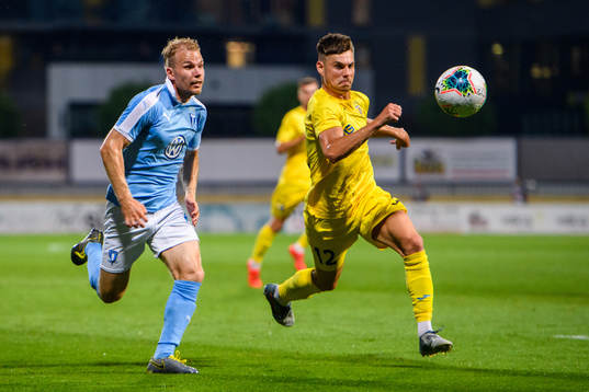 Oscar Lewicki of Malmö FF and Gregor Sikosek of Domzale