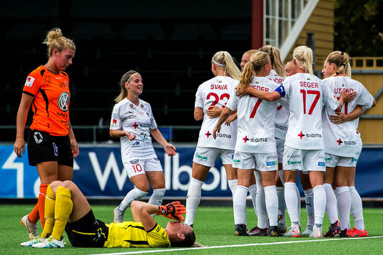 Rosengårds spelare jublar