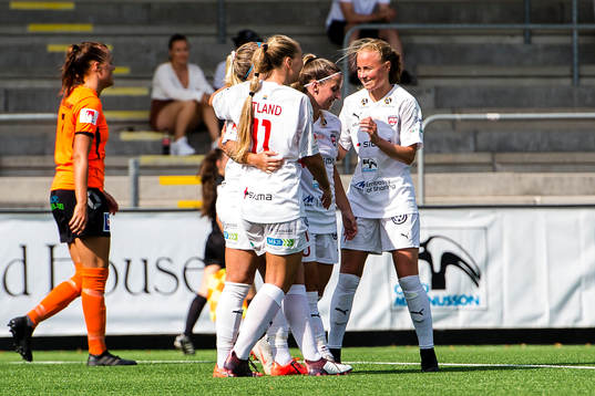 Rosengårds Hailie Mace jublar med lagkamrater