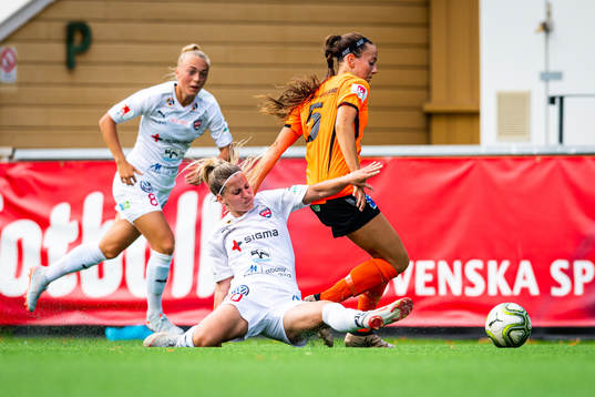 Rosengårds Jelena Cankovic och Kungsbackas Linda Nyman i