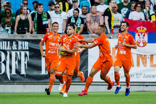 AFC Eskilstunas spelare jublar
