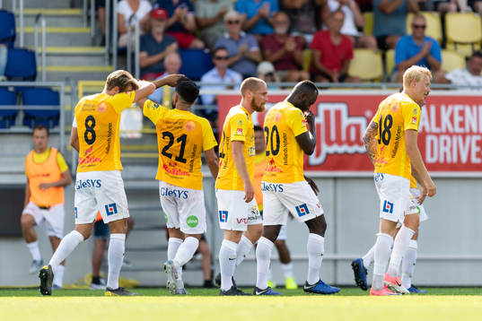 Falkenbergs spelare jublar