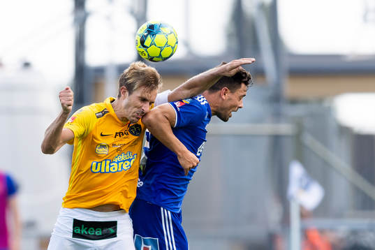 Falkenbergs Tobias Karlsson och Sundsvalls Marcus Mas Costa