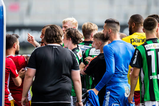 GAIS spelare och Syrianska spelare i dispyt