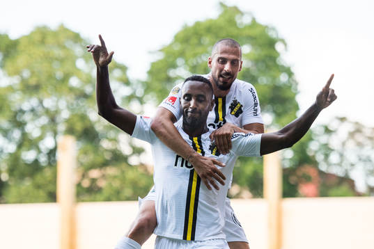 s Henok Goitom  och Panajotis Dimitriadis jublar