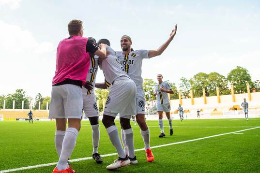 s Henok Goitom jublar med Panajotis Dimitriadis