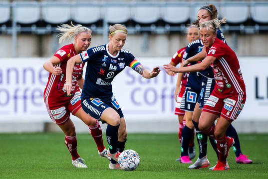 Linköpings Nilla Fischer och Piteås Julia Karlernäs