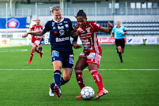 Linköpings Lisa Lantz och Piteås Madelen Janogy
