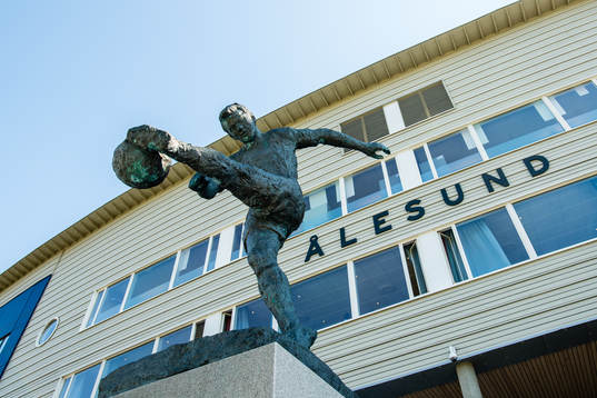 Statue of John Arne Riise