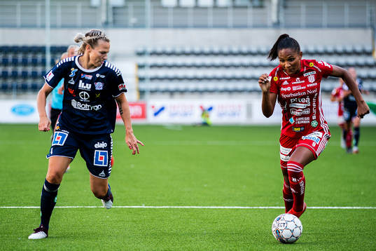 Linköpings Lisa Lantz och Piteås Madelen Janogy