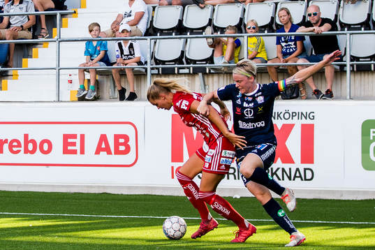 Linköpings Nilla Fischer och Piteås Nina Jakobsson