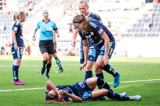 Linköpings Anna Oscarsson har ont