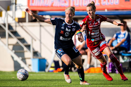 Linköpings Nilla Fischer och Piteås Olga Ekblom