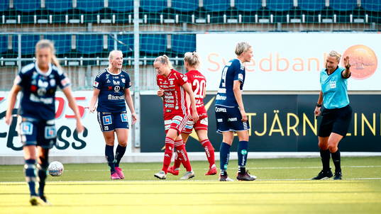 Linköpings Stina Blackstenius reagerar