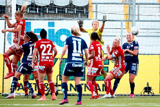 Piteås målvakt Cajsa Andersson, Ellen Löfqvist och