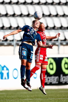 Linköpings Lina Hurtig och Lena Blomkvist i nickduell