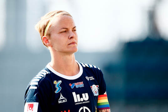 Linköpings Nilla Fischer innan fotbollsmatchen i