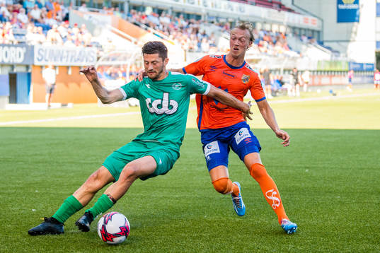 Elmin Nurkic of Nest-Sotra and Jørgen Hatlehol of Aalesund