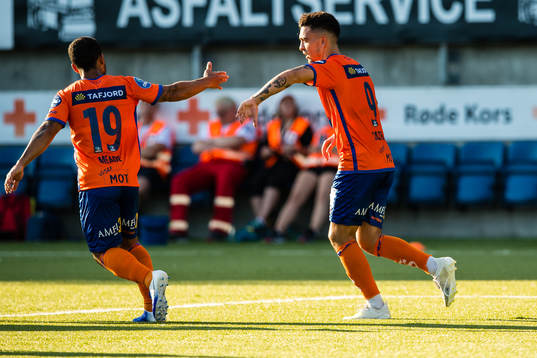 Niklas Fernando Nygaard Castro celebrates with Jernade