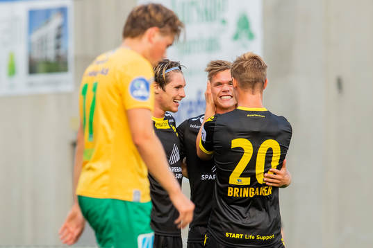 Lars Ranger of Ull/Kisa looks dejected and Kasper Skaanes,