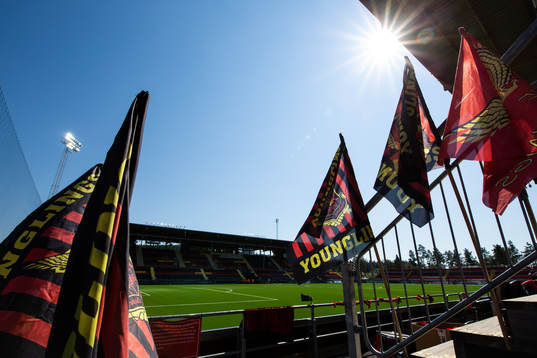 Flaggor med Östersunds supporterklubb Younglings