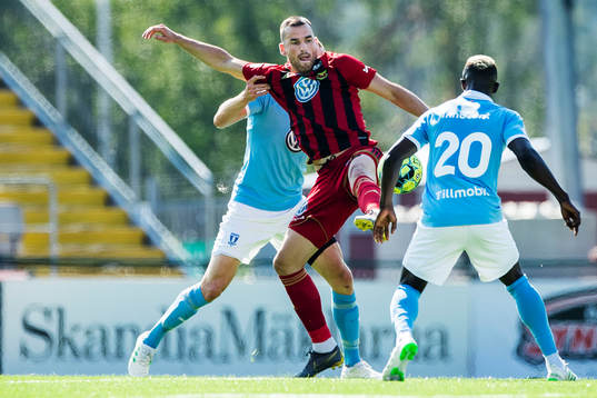 Malmö FFs Franz Brorsson och Östersunds Dino Islamovic