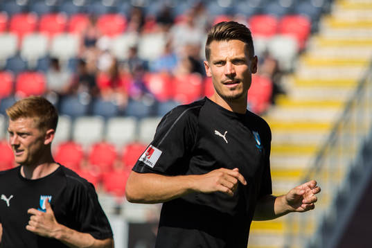 Malmö FFs Markus Rosenberg värmer upp