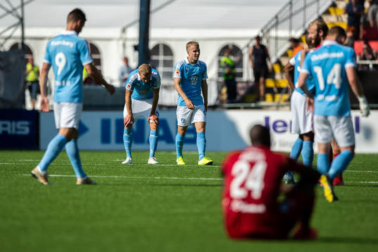 Malmö FFs Franz Brorsson och Oscar Lewicki deppar