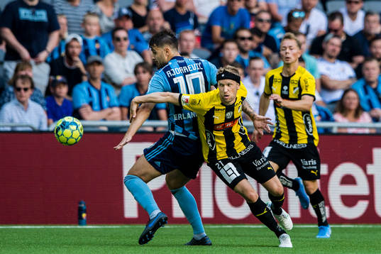 Djurgårdens Astrit Ajdarevic och Häckens Rasmus Lindgren
