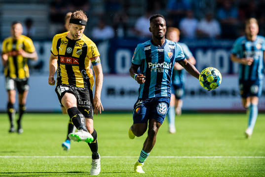 Häckens Rasmus Lindgren och Djurgårdens Mohamed Buya Turay