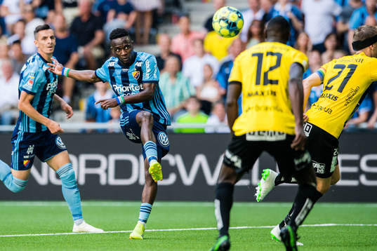 Djurgårdens Mohamed Buya Turay skjuter