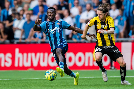 Djurgårdens Mohamed Buya Turay och Häckens Erik Friberg