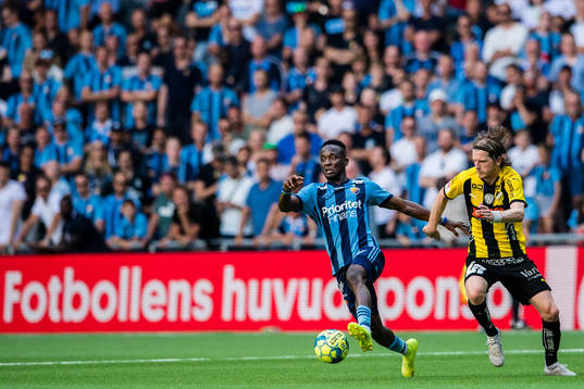 Djurgårdens Mohamed Buya Turay och Häckens Erik Friberg
