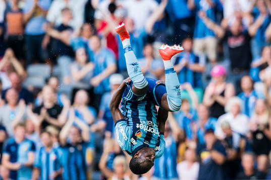 Djurgårdens Edward Chilufya jublar