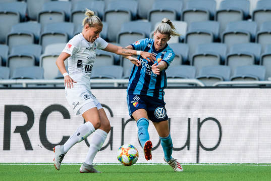 Eskilstunas Tia Hälinen och Djurgårdens Olivia Schough