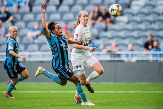 Djurgårdens Ariam Berhane och Eskilstunas Vaila Barsley