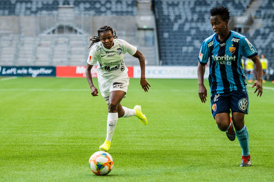 Djurgårdens Portia Boakye och Eskilstunas Ngozi Sonia Okobi