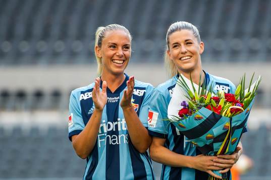 Djurgårdens Petronella Ekroth och Olivia Schough som