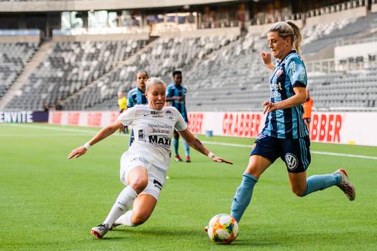 Eskilstunas Tia Hälinen och Djurgårdens Olivia Schough