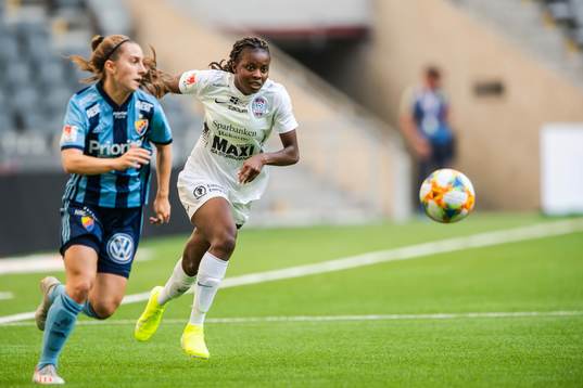 Djurgårdens Tilde Lindwall och Eskilstunas Ngozi Sonia