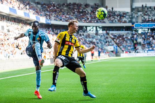 Djurgårdens Edward Chilufya och Häckens Adam Andersson