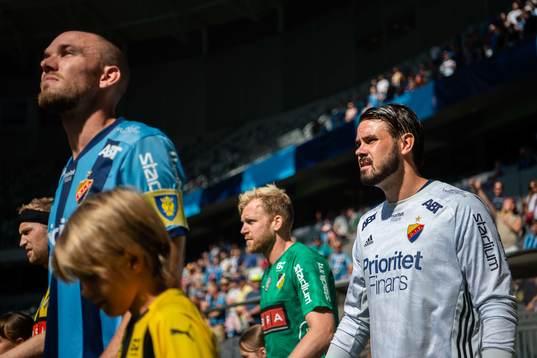 Djurgårdens Marcus Danielson och målvakt Tommi Vaiho gör