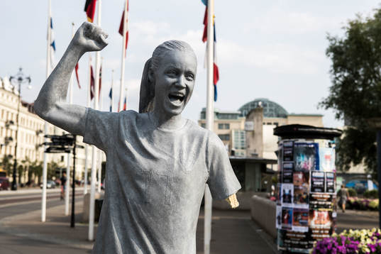 Caroline Segers staty vandaliserad