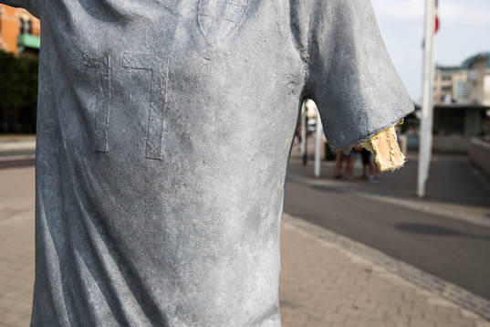 Caroline Segers staty vandaliserad