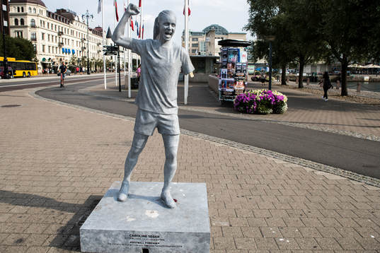 Caroline Segers staty vandaliserad