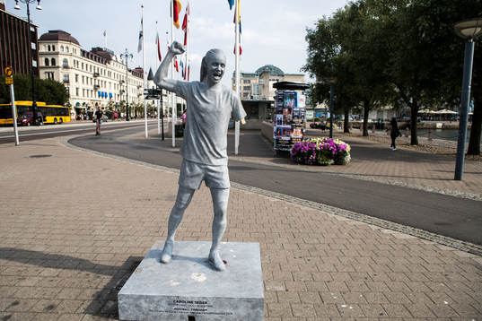 Caroline Segers staty vandaliserad